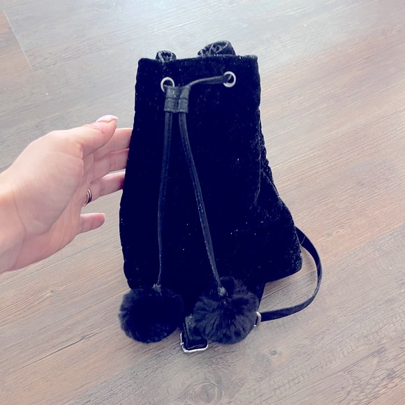 Glitter plush black mini backpack - Picture 2 of 3